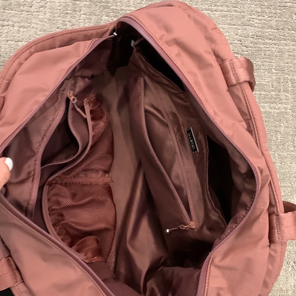 Lululemon tennis bag, Mauve, a few ink stains as pictured - Picture 2 of 6